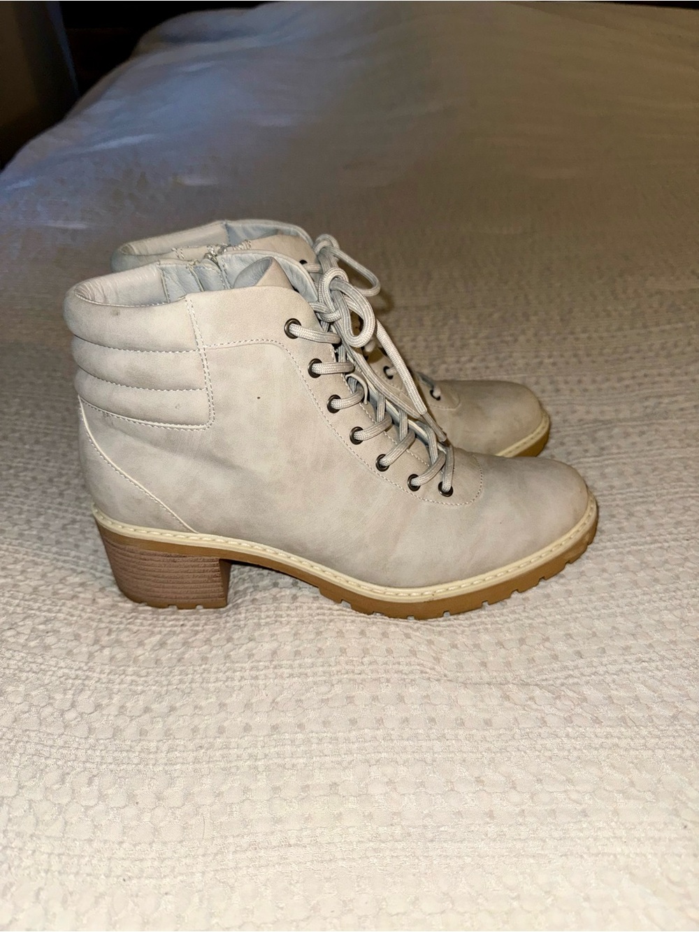 Women's Lace-Up Block Heel Ankle Boots - Light Gray